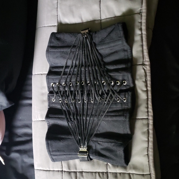 Corset - Picture 2 of 4